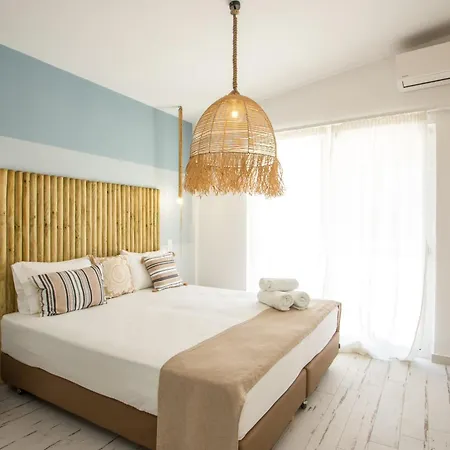 Ξενοδοχείο με διαμερίσματα Marini Seaside 4*