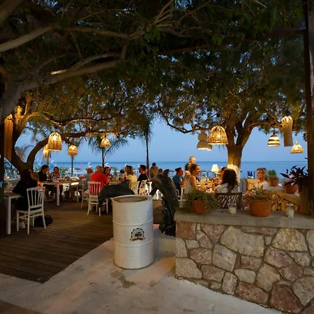 Marini Seaside شقة فندقية فاليراكي