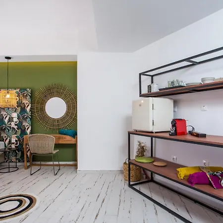 Marini Seaside מלון דירות