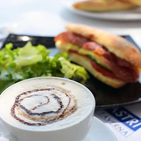 מלון דירות Marini Seaside פליראקי